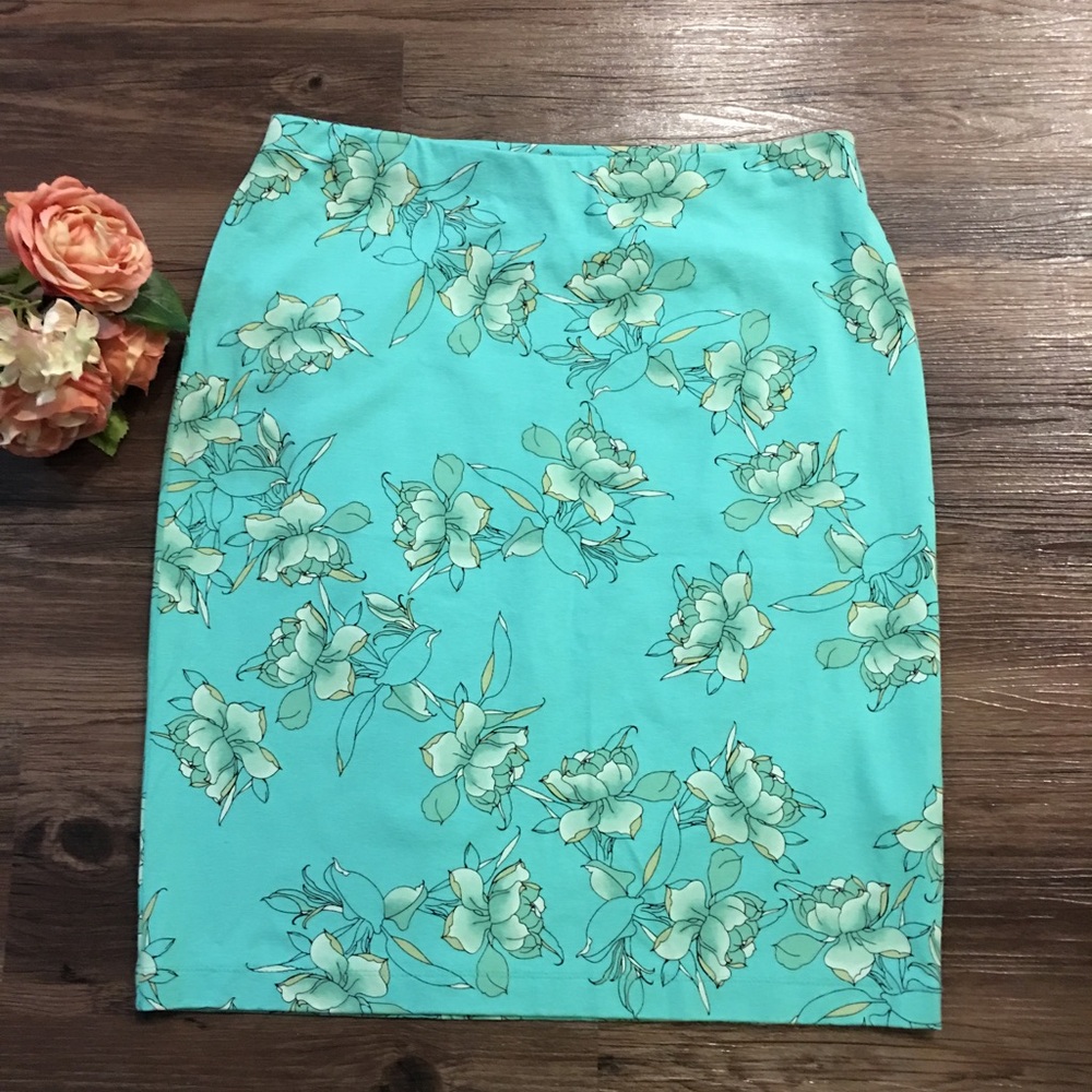 J. Jill wearever collection floral stretch skirt